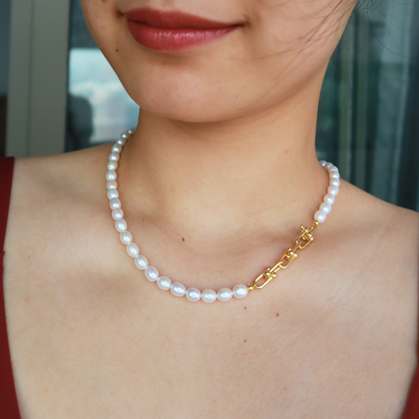Horsebit Clasp Pear Choker