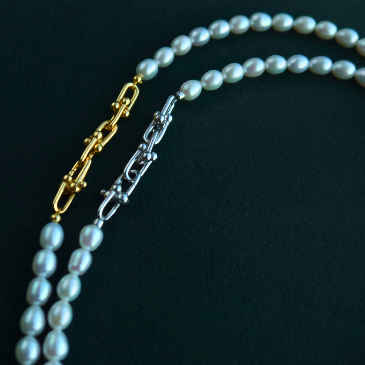 Horsebit Clasp Pear Choker