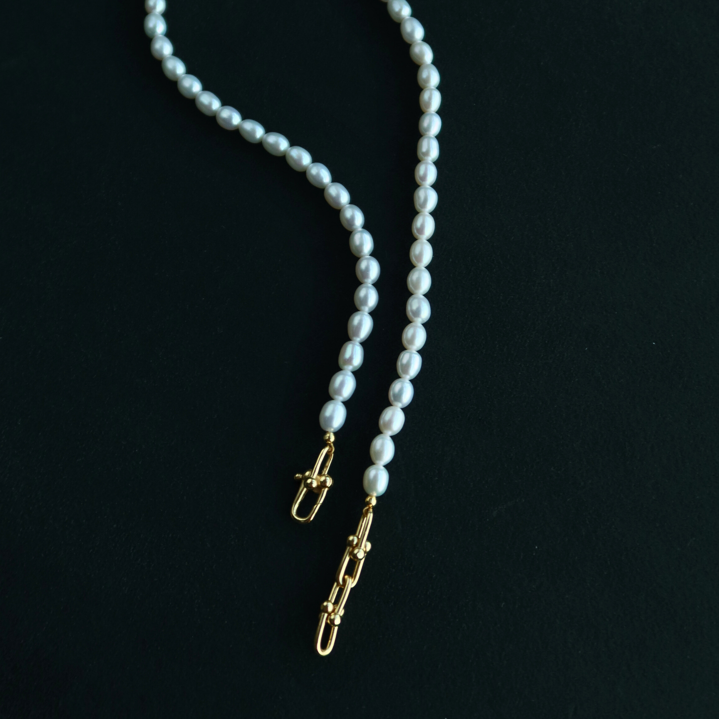 Horsebit Clasp Pear Choker