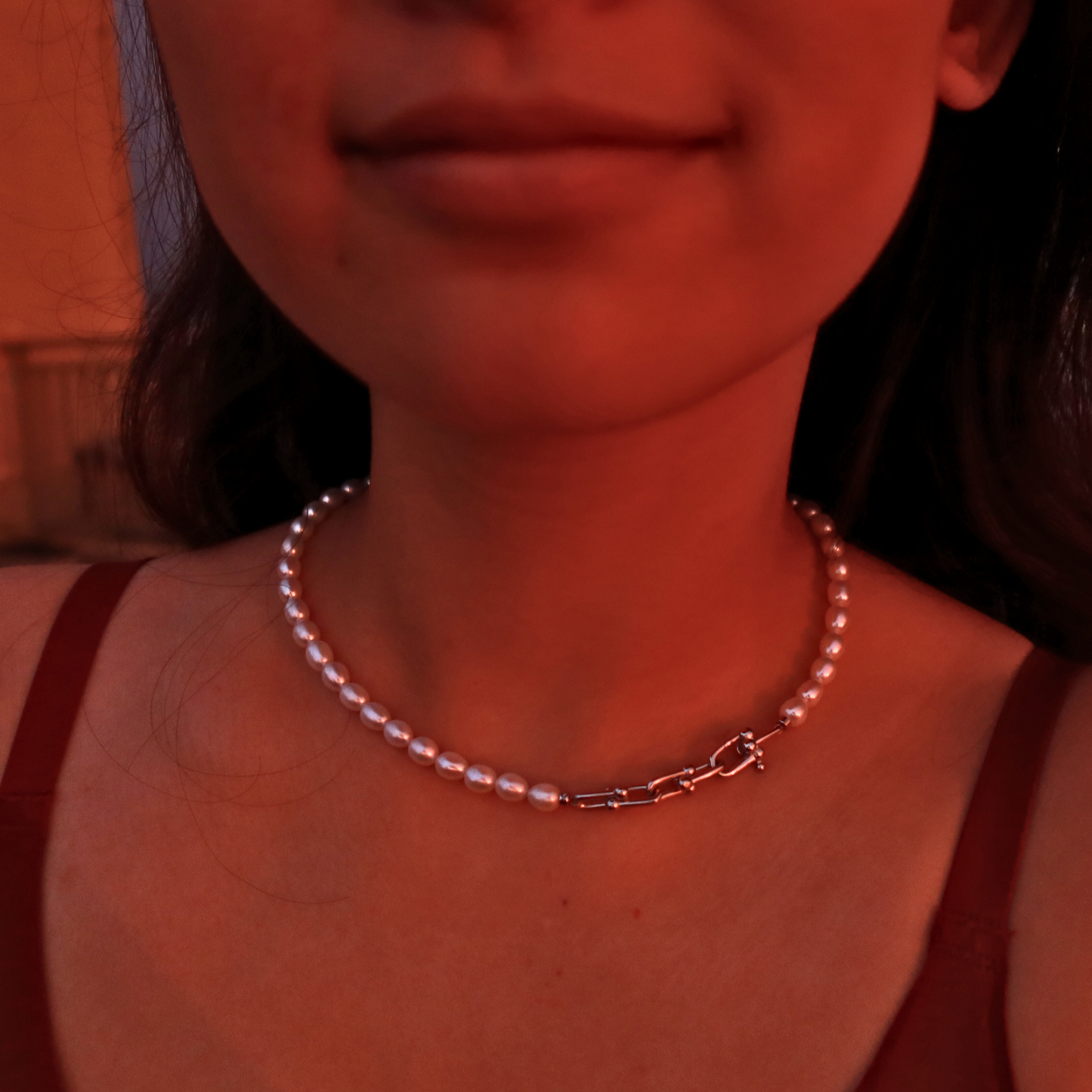 Horsebit Clasp Pear Choker